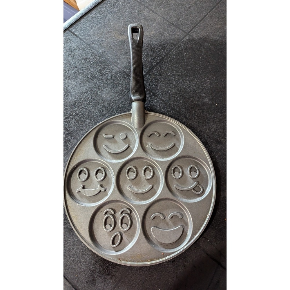 Nordic Ware Smiley Face Pancake Pan 7 Cavity Breakfast Fun Food‎ Cookware